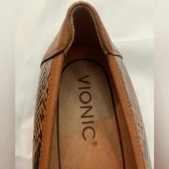 Vionic Women's brown snake skin ballet flats size 7.5 - Picture 3 of 7